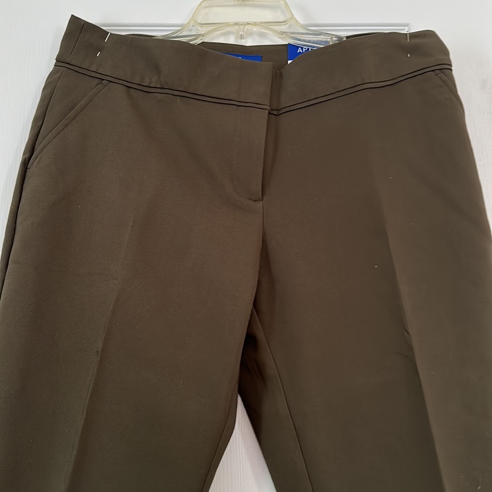 Woman’s Mid Rise, Capris - Picture 2 of 6
